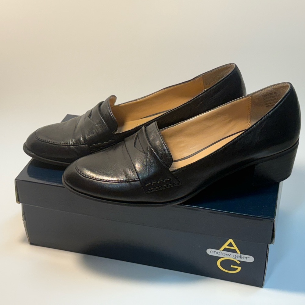 Andrew Geller Classic Black Leather Loafers, size 9